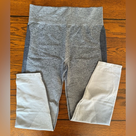 Pair of PINK Leggings - Picture 2 of 6